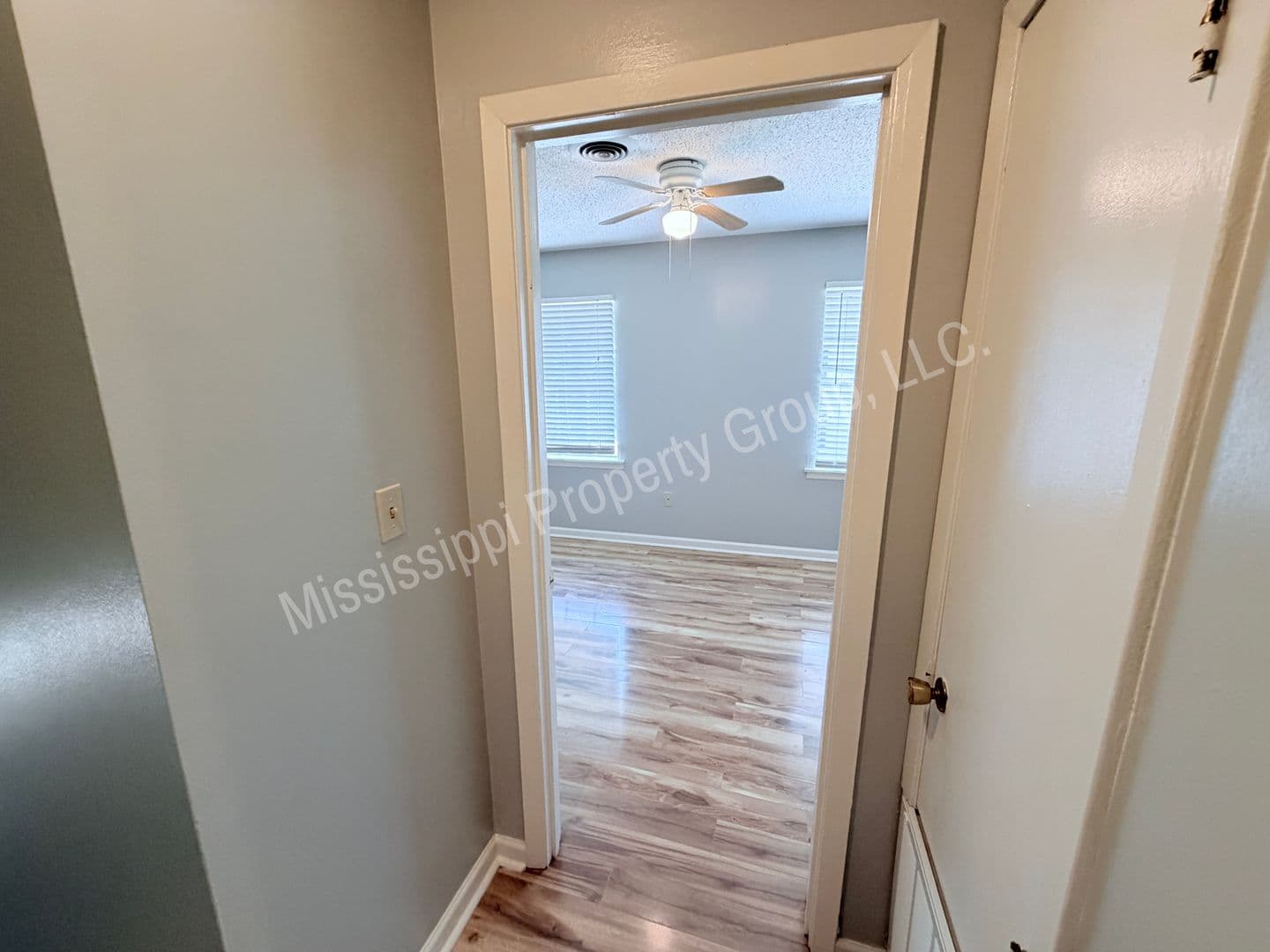 Oxford Apartment: 1750 Jefferson Avenue