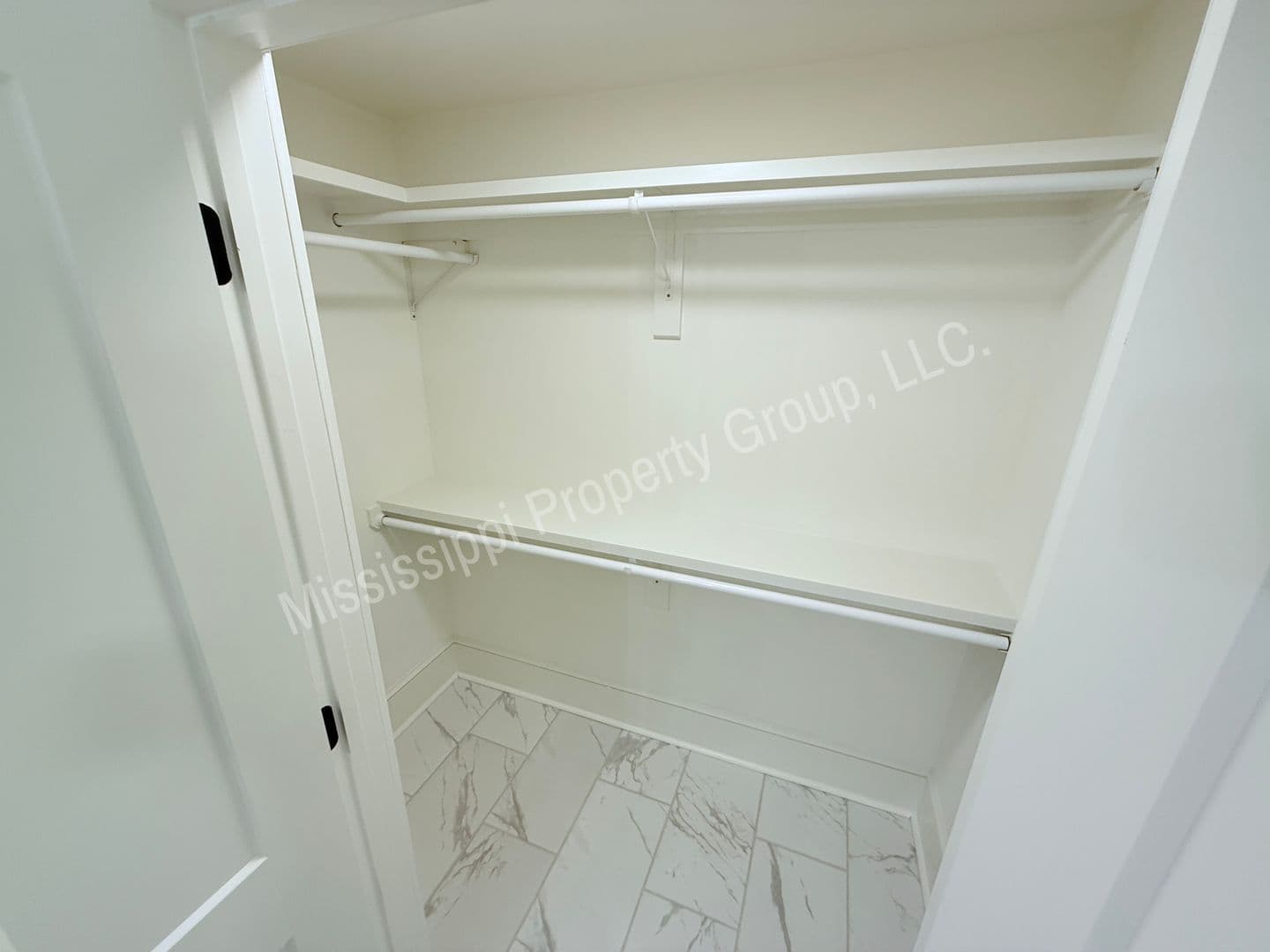 Oxford Apartment: 1000 North Lamar Blvd