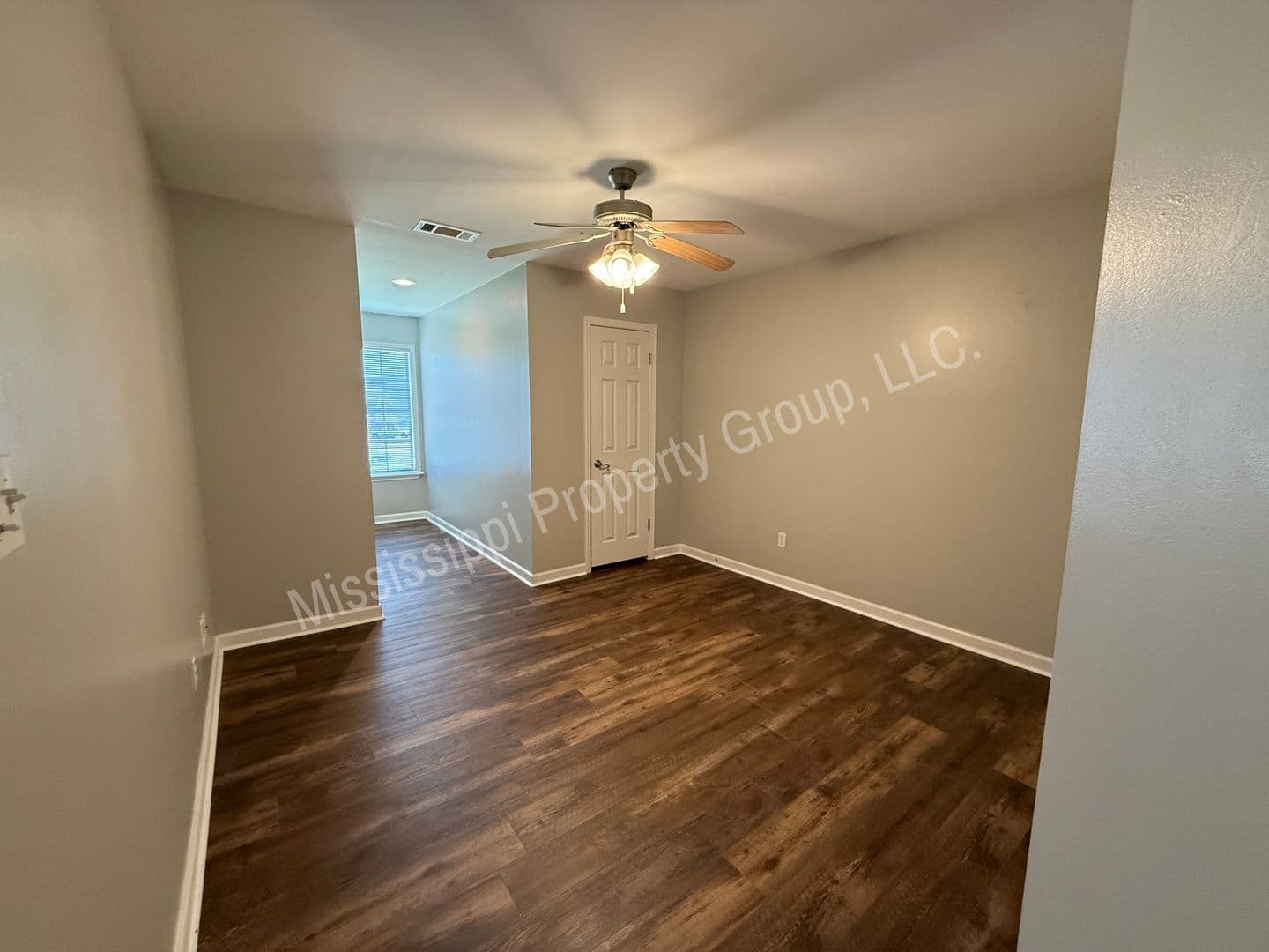 Oxford House: 331 Hayat Loop