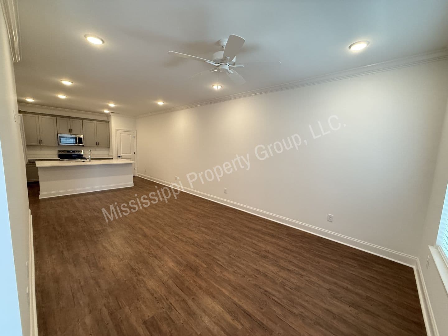 Oxford Townhome: 634 Cottage Grove Circle