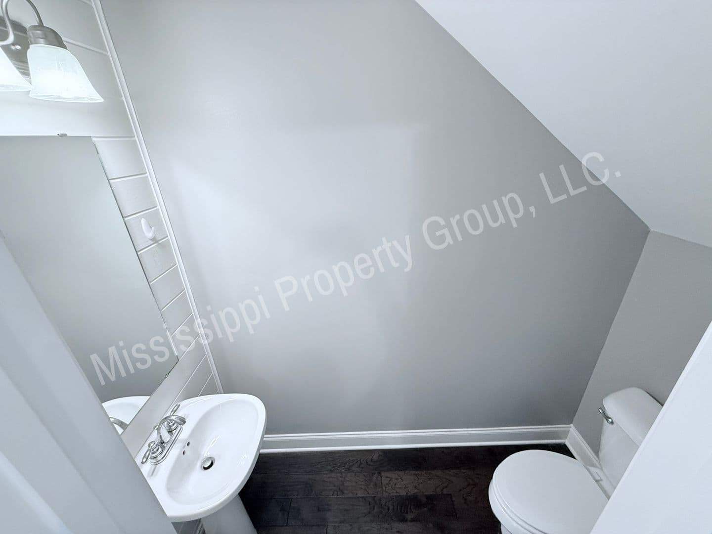 Oxford Townhome: 414 Walker Circle