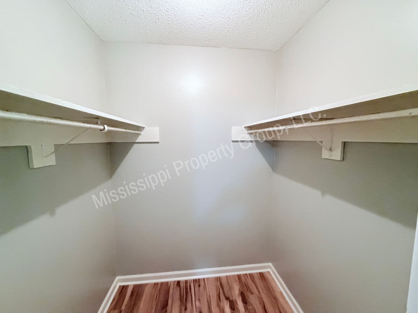 Oxford Apartment: 1750 Jefferson Avenue
