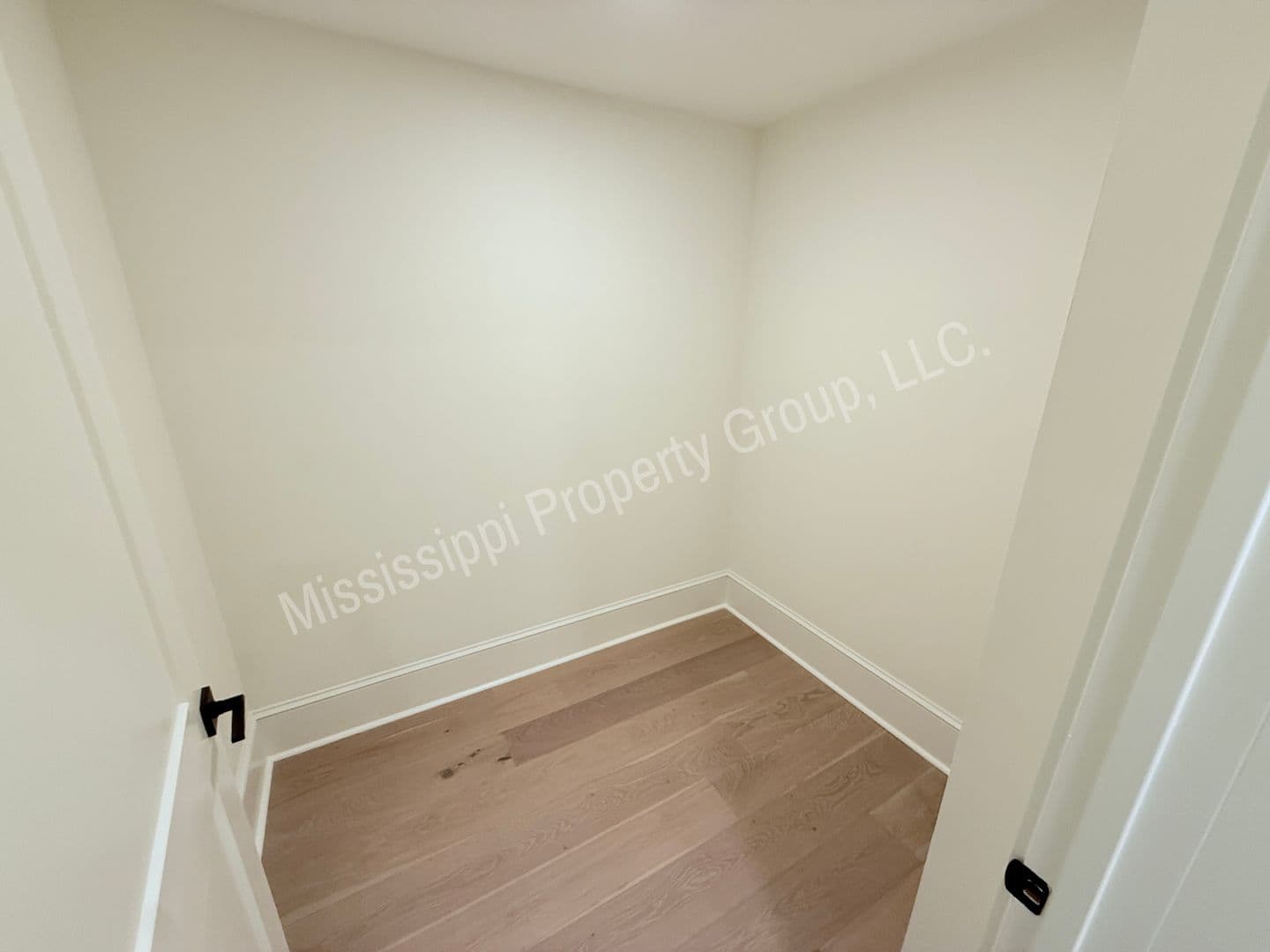 Oxford Apartment: 1000 North Lamar Blvd