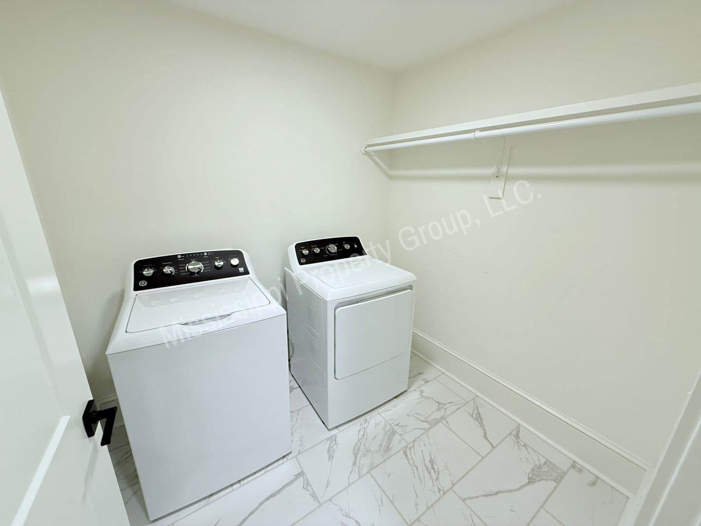 Oxford Apartment: 1000 North Lamar Blvd