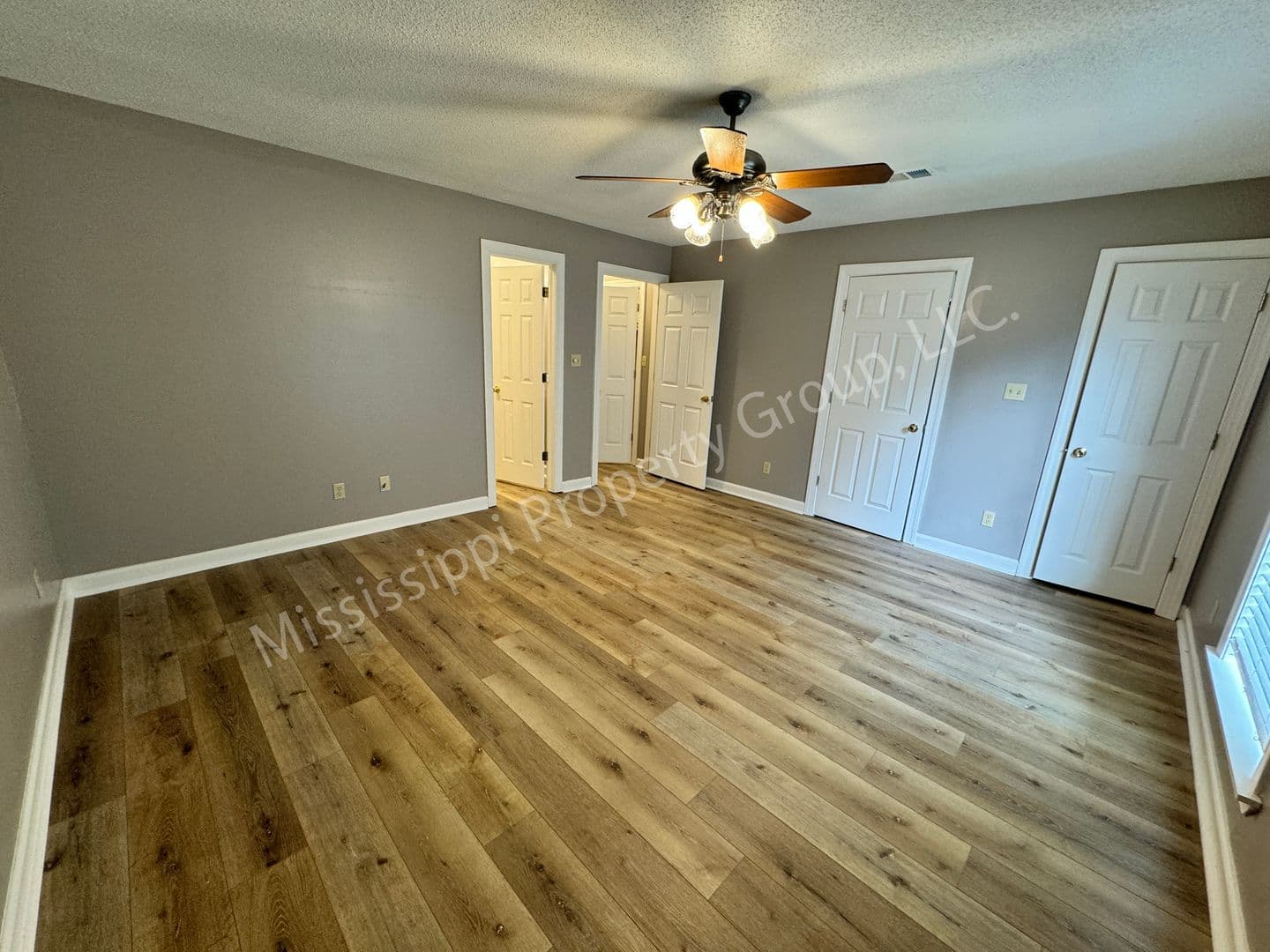 Oxford House: 402 Saddle Creek Blvd