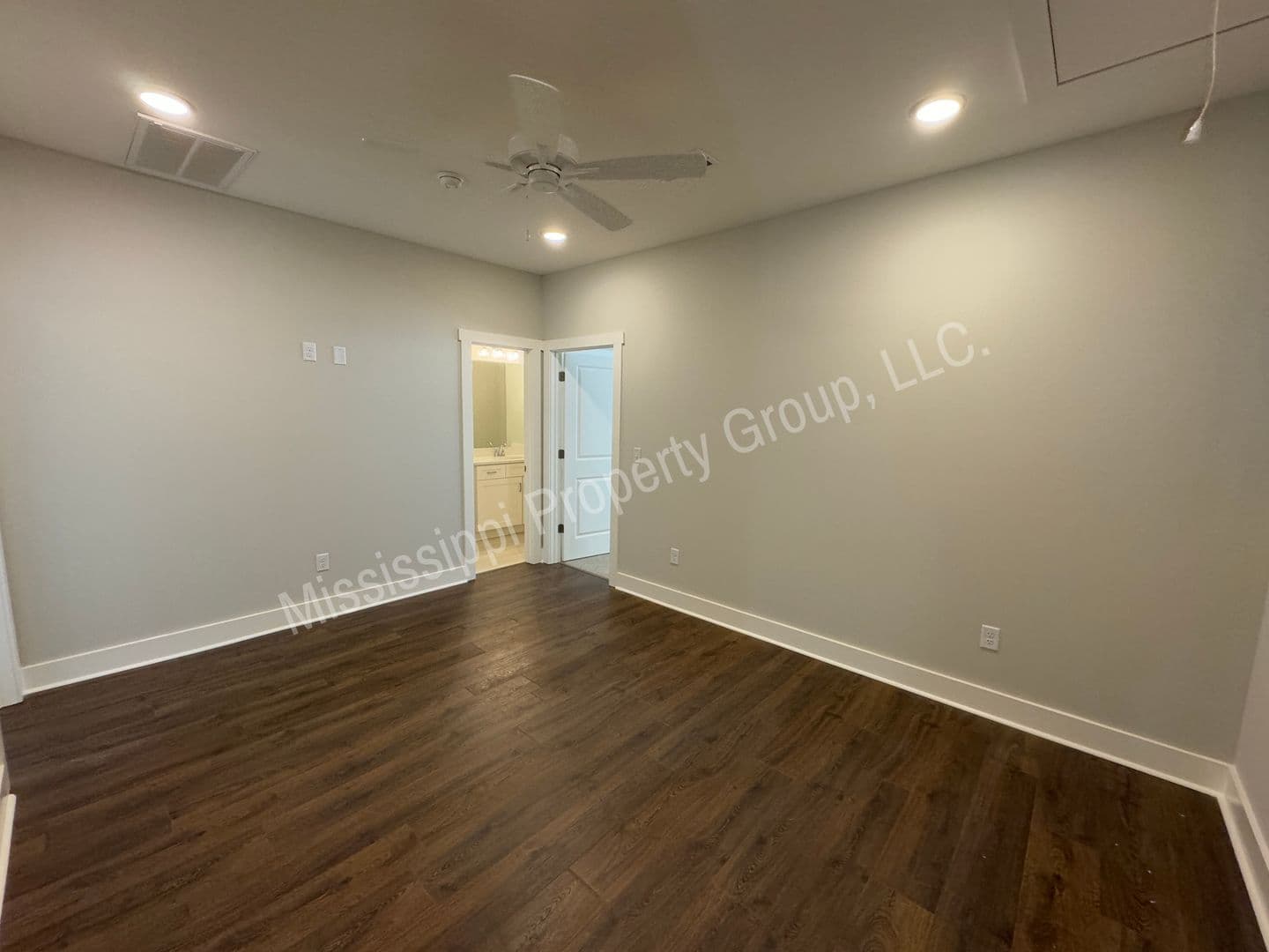 Oxford Townhome: 1839 Reserve Loop