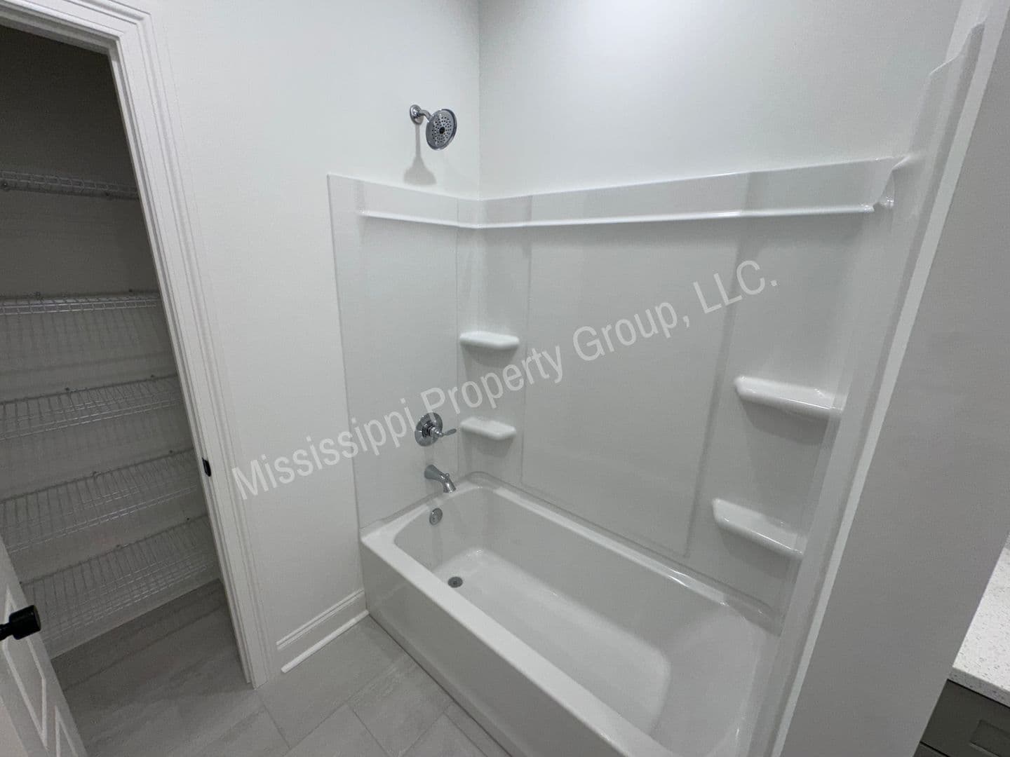 Oxford Townhome: 590 Meadow Crest Circle