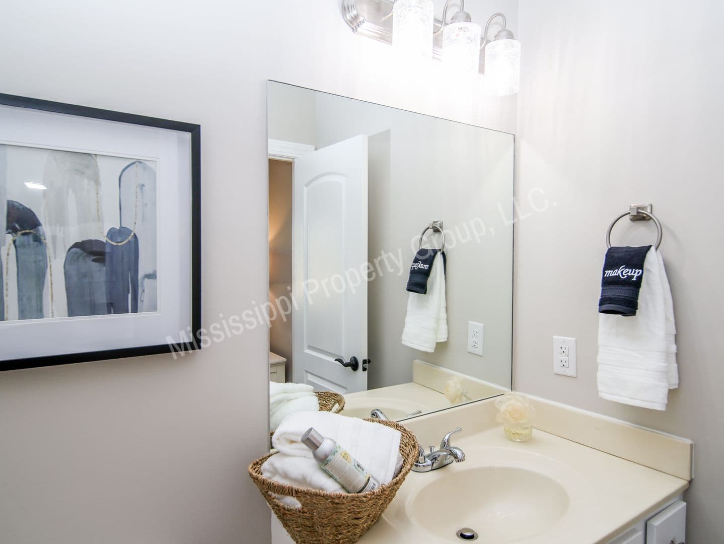 Oxford House: 441 Olive Branch Way