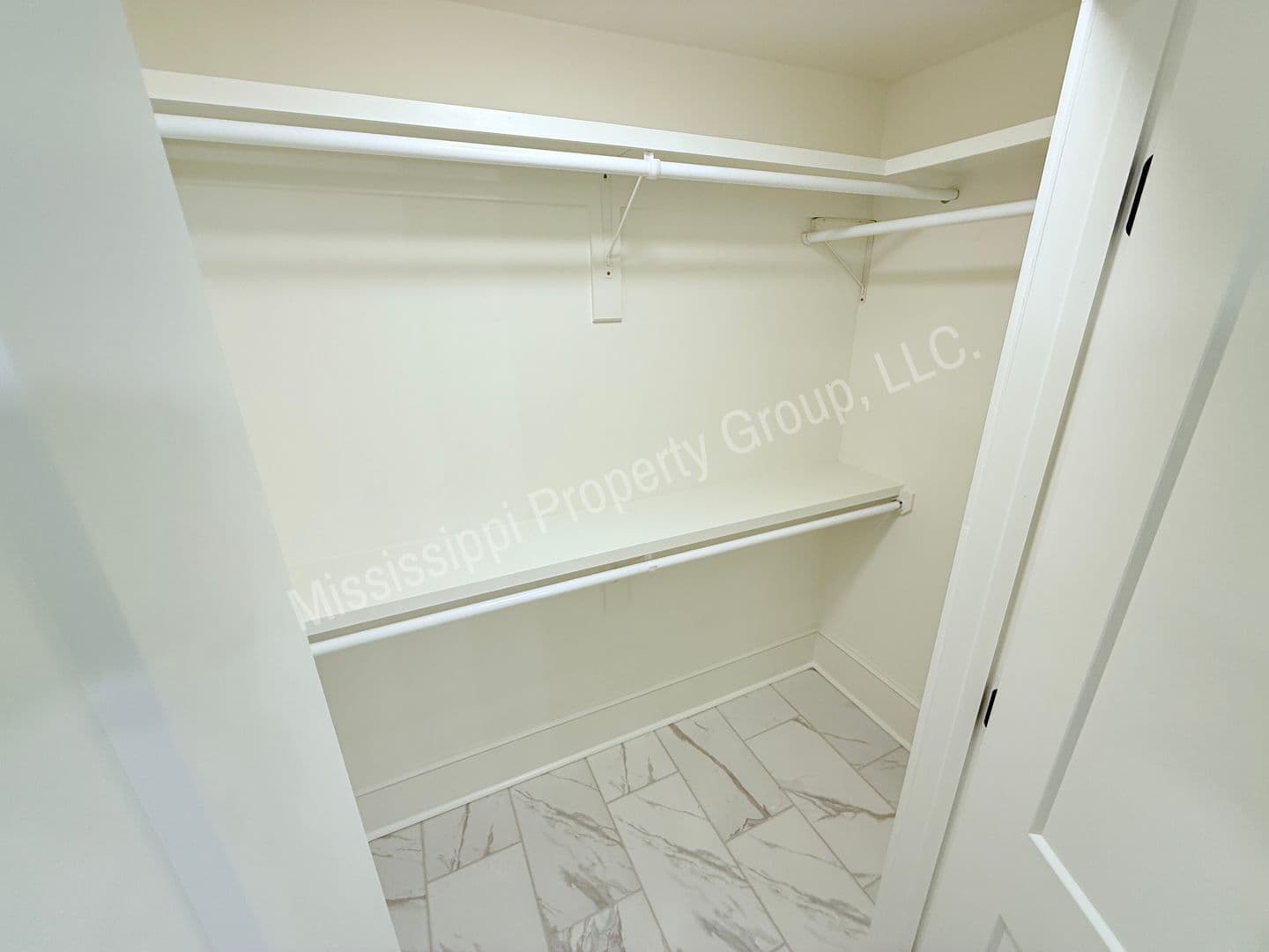 Oxford Apartment: 1000 North Lamar Blvd