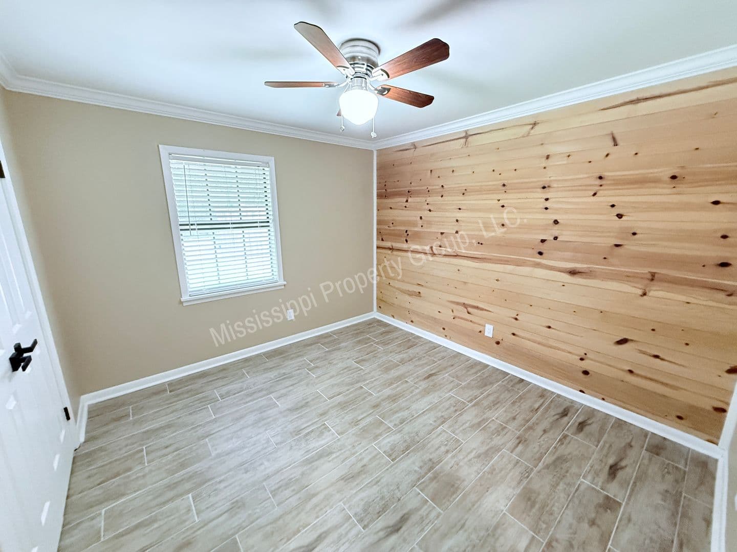 Oxford Apartment: CR 1057