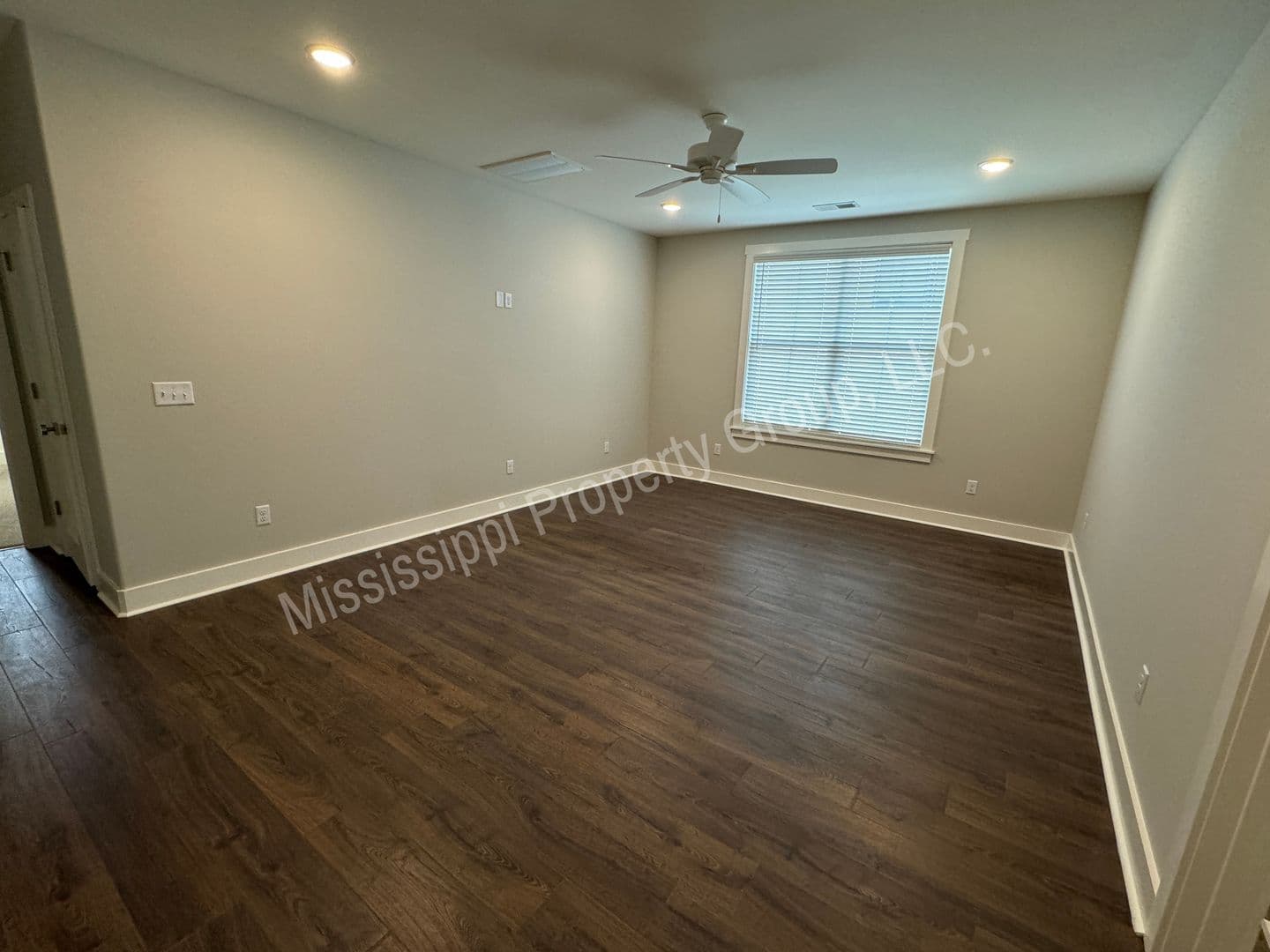 Oxford Townhome: 1843 Reserve Loop