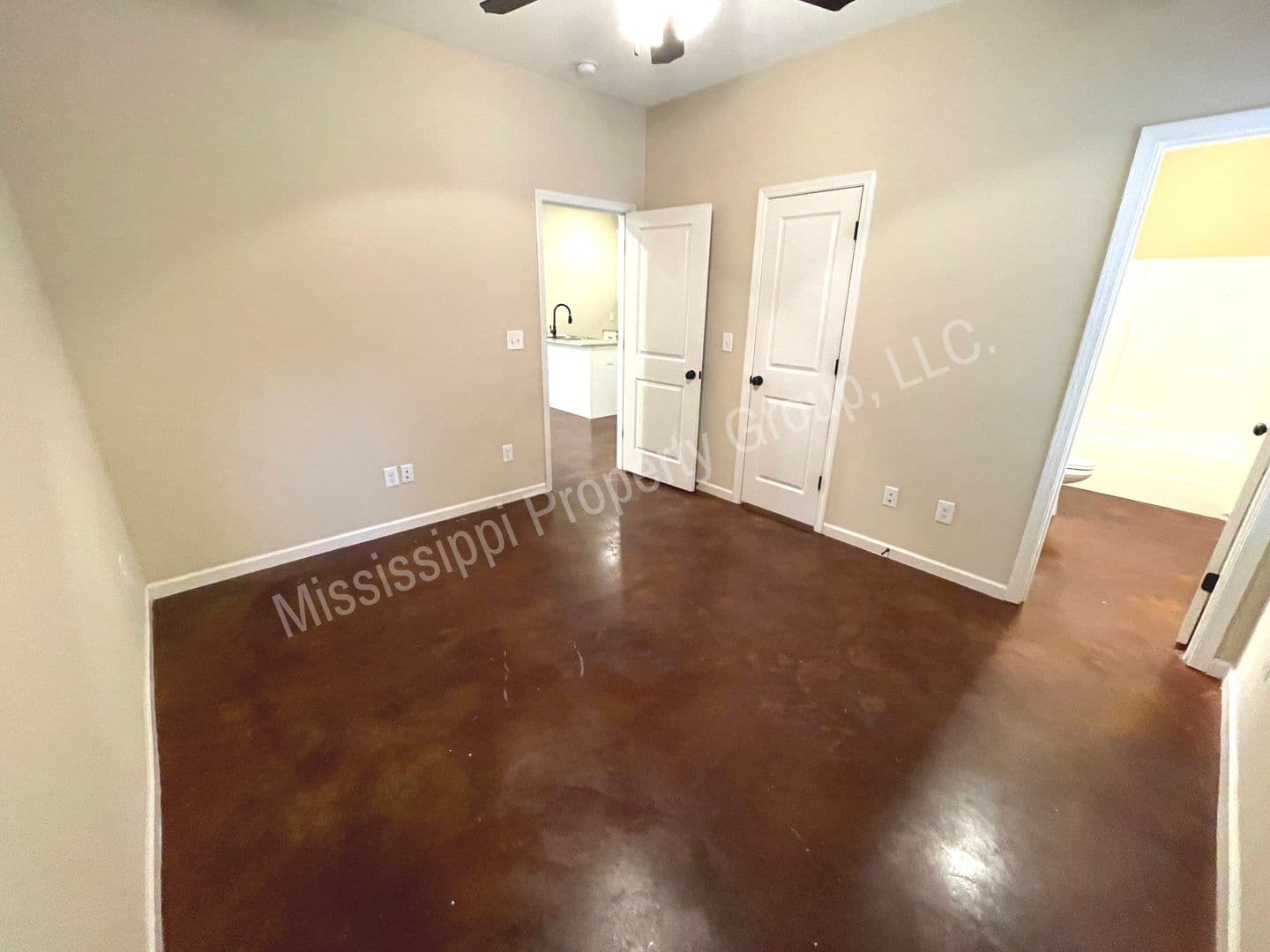 Oxford Townhome: 4851 S. Lamar Blvd
