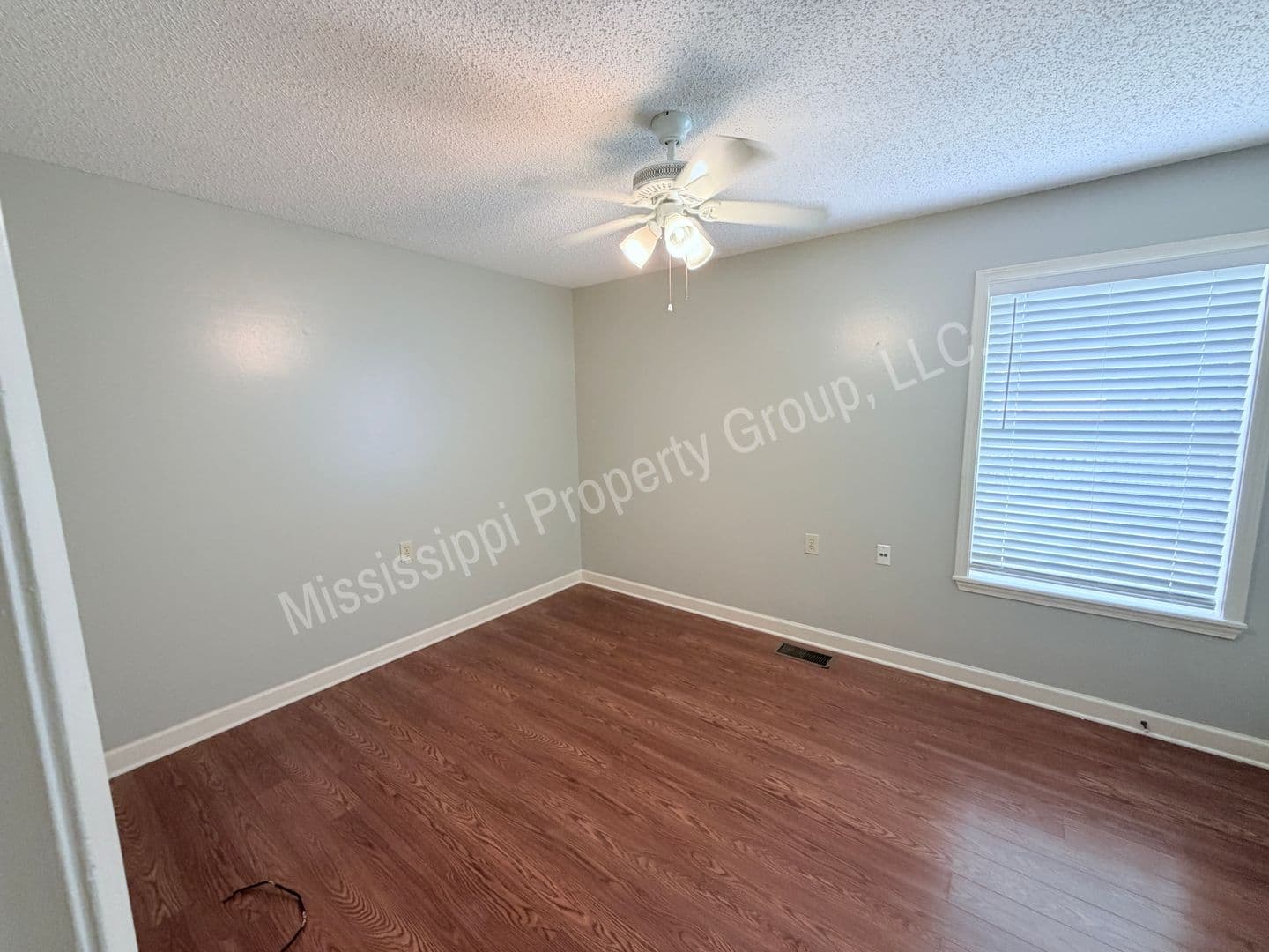 Oxford Townhome: 1017 Inverness Lane