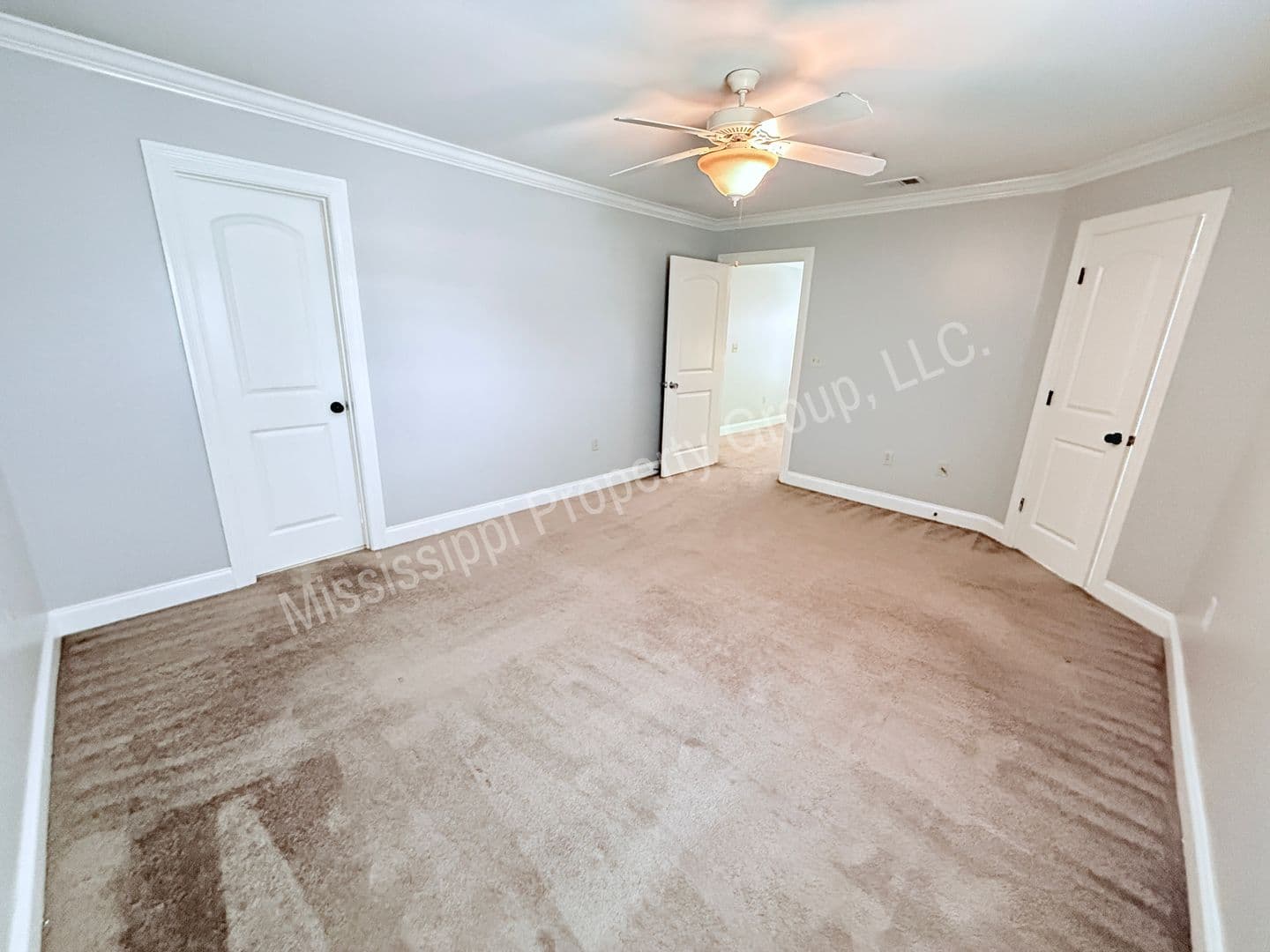 Oxford House: 124 Falls Grove Drive