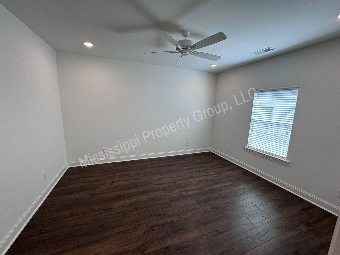 Oxford Townhome: 590 Meadow Crest Circle