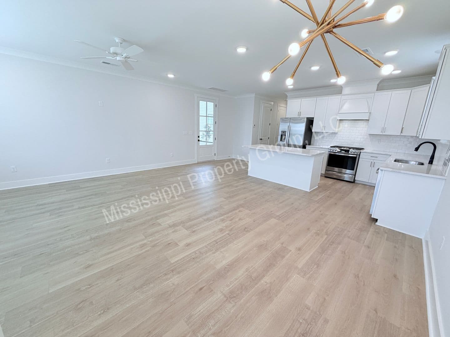 Oxford House: 409 Stillwater Lane