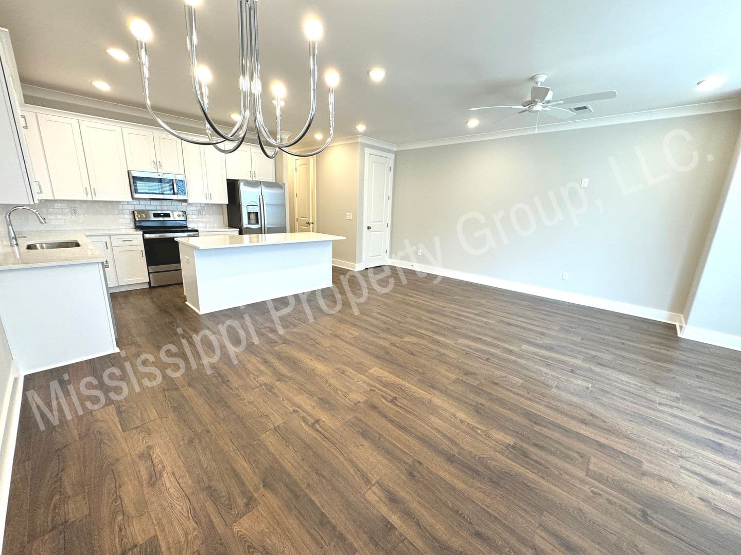 Oxford Townhome: 1833 Reserve Loop