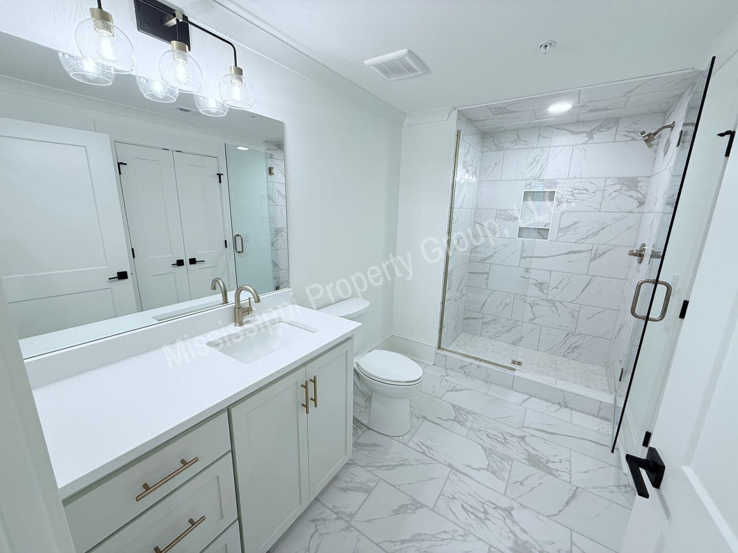 Oxford Apartment: 1000 North Lamar Blvd