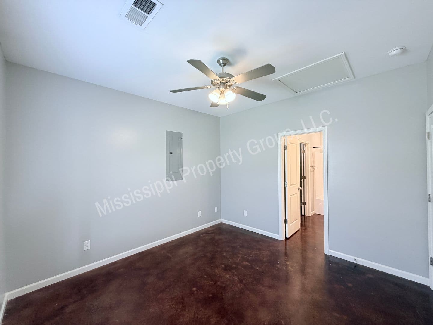 Oxford Condo: 1 Old Trail Circle