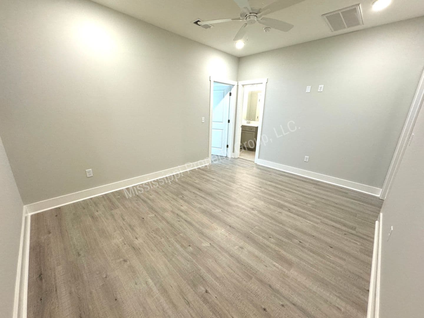 Oxford Townhome: 1841 Reserve Loop