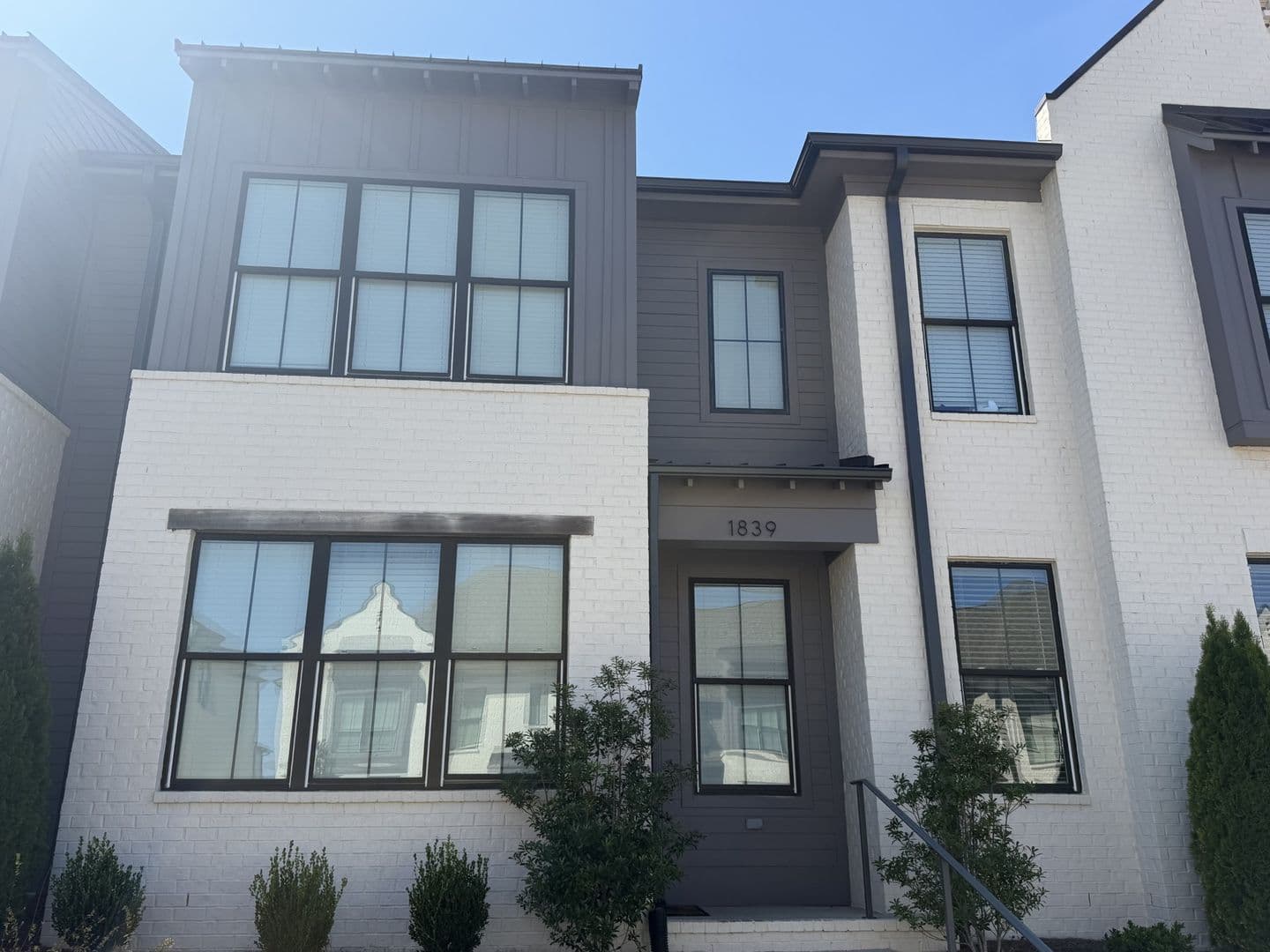 Oxford Townhome: 1839 Reserve Loop