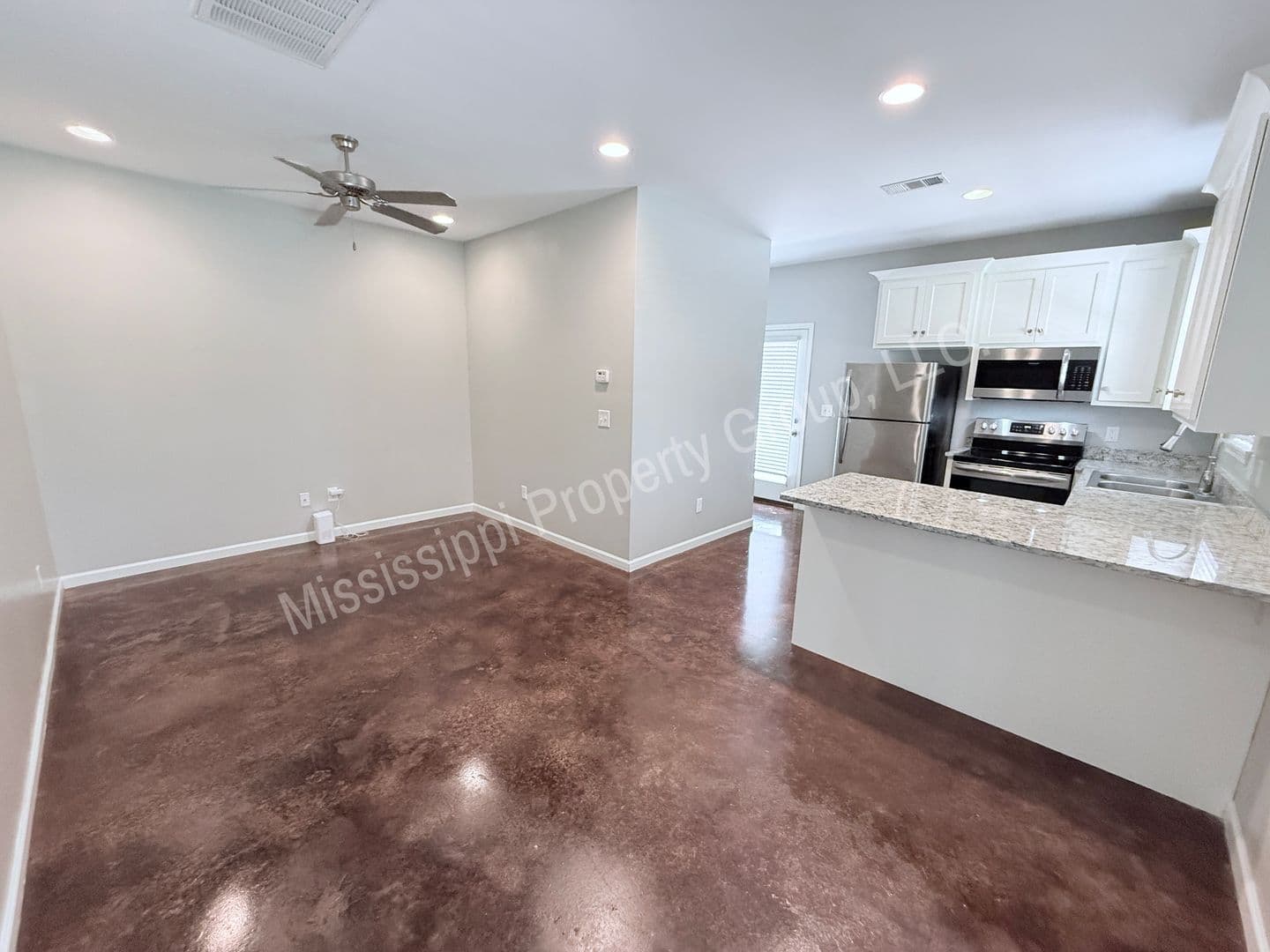 Oxford Condo: 1 Old Trail Circle
