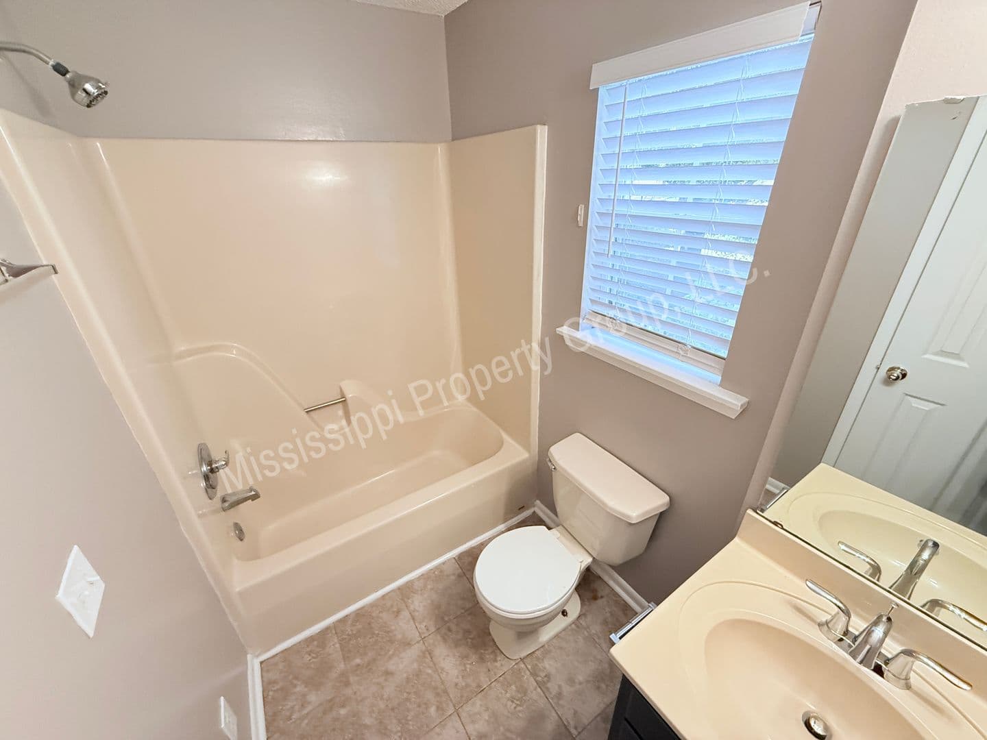 Oxford Apartment: 1 Woodward Place