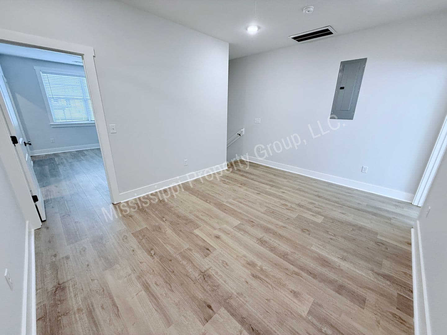 Oxford Townhome: 694 Miramar Lane