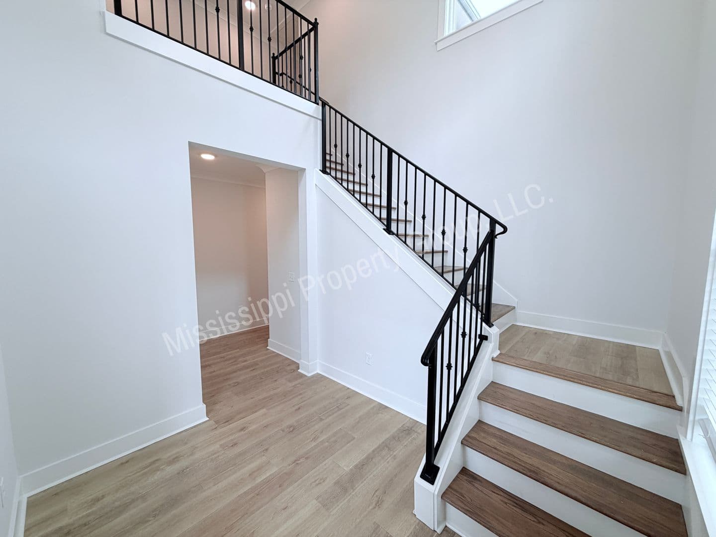 Oxford House: 409 Stillwater Lane