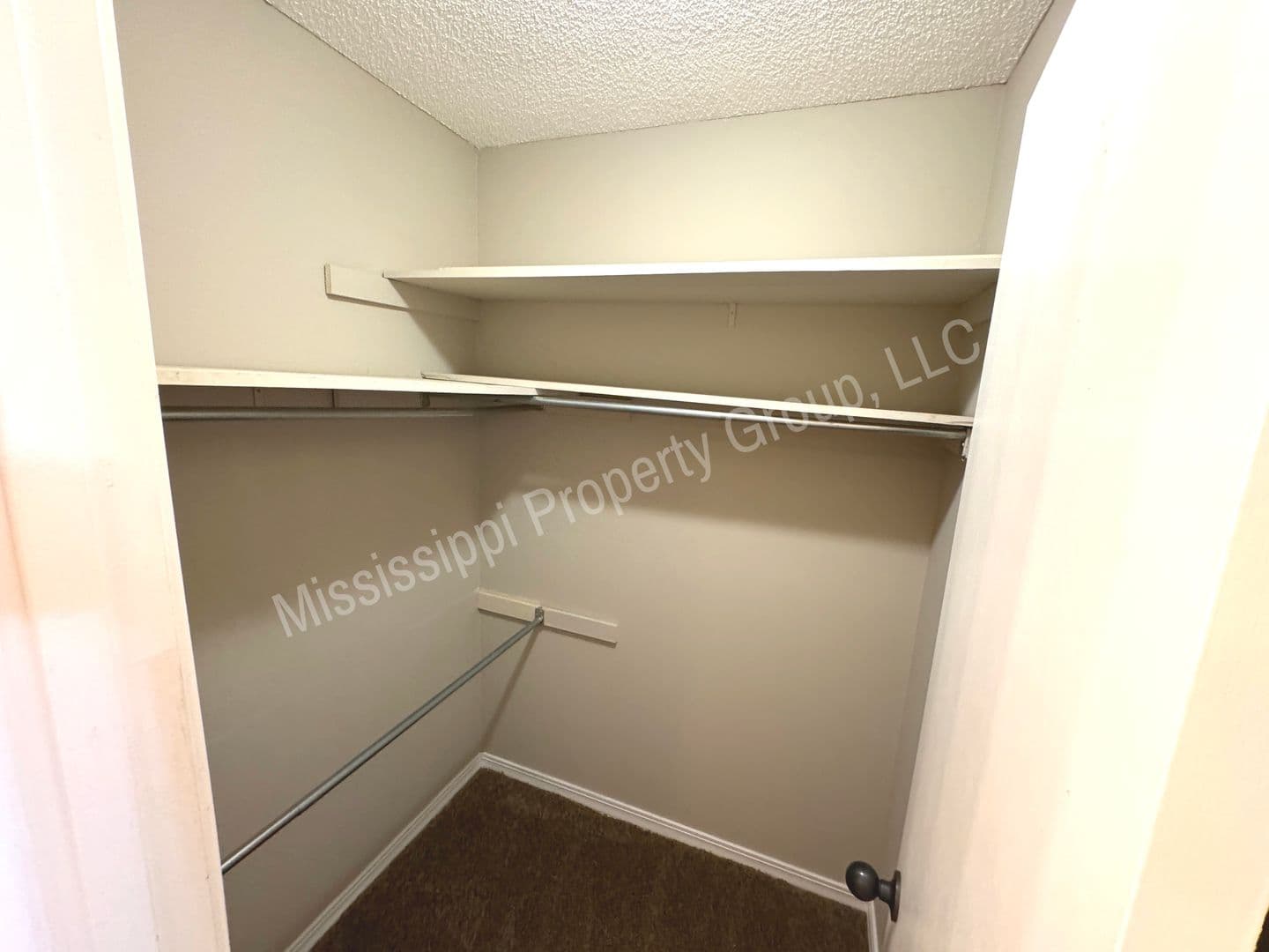 Oxford House: 113 Twin Oaks Cove