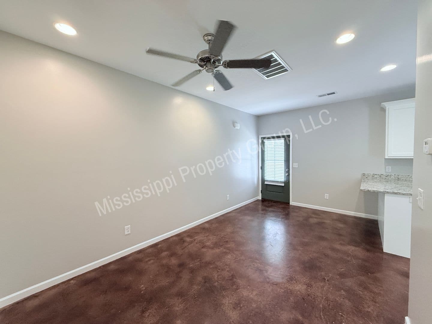 Oxford Condo: 1 Old Trail Circle