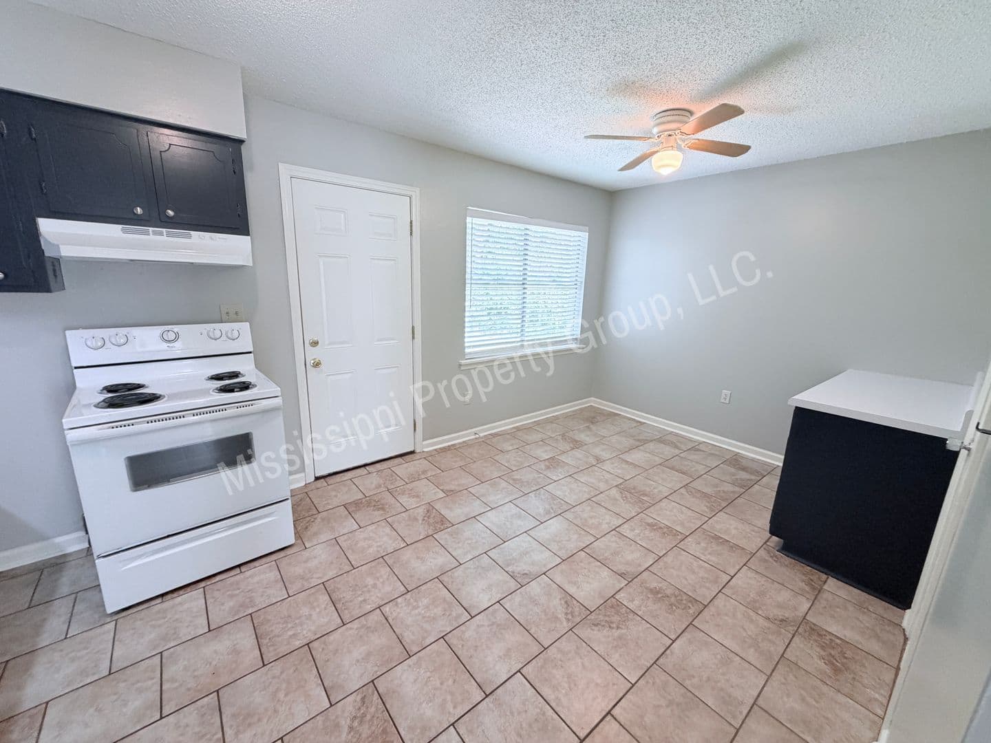 Oxford Apartment: 1750 Jefferson Avenue
