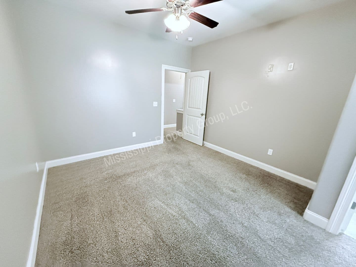 Oxford Townhome: 514 Fifer Circle
