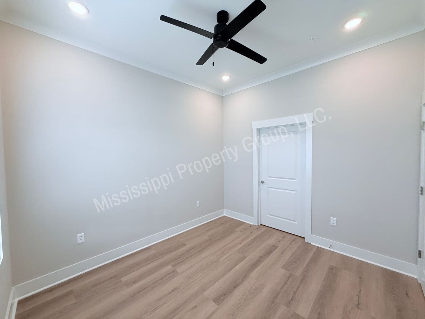 Oxford Apartment: 1401 Chickasaw Road