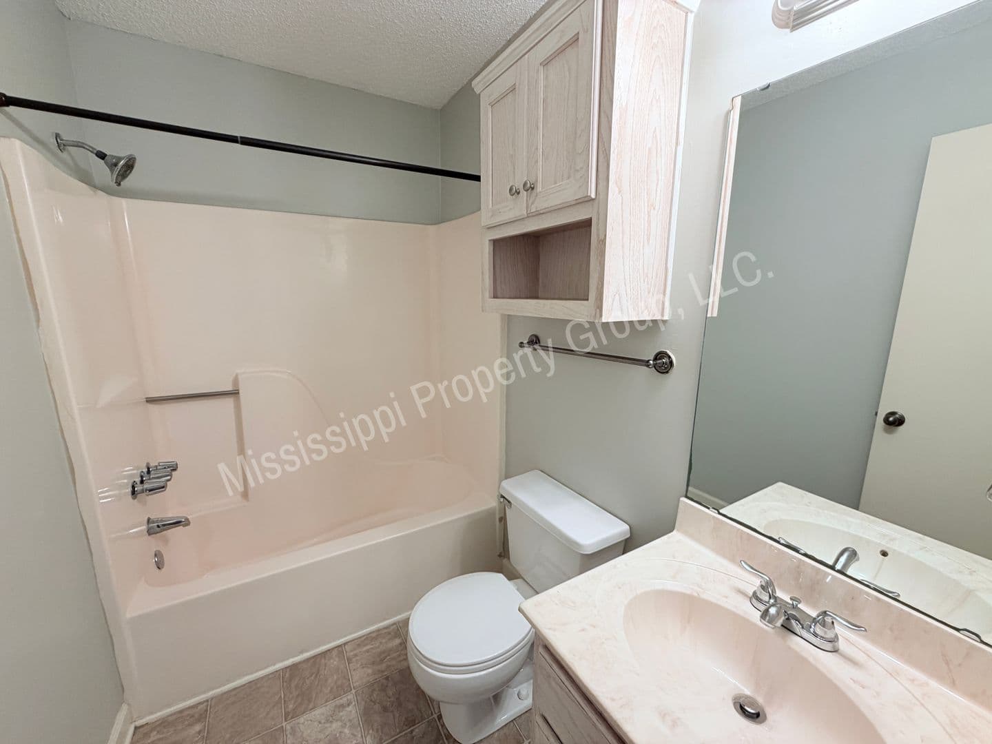 Oxford Townhome: 1017 Inverness Lane