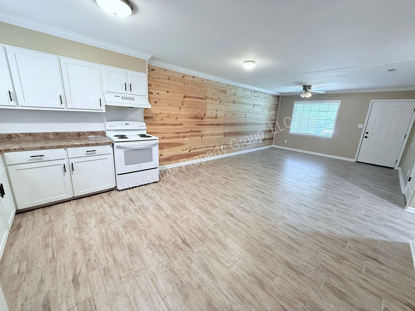 Oxford Apartment: CR 1057