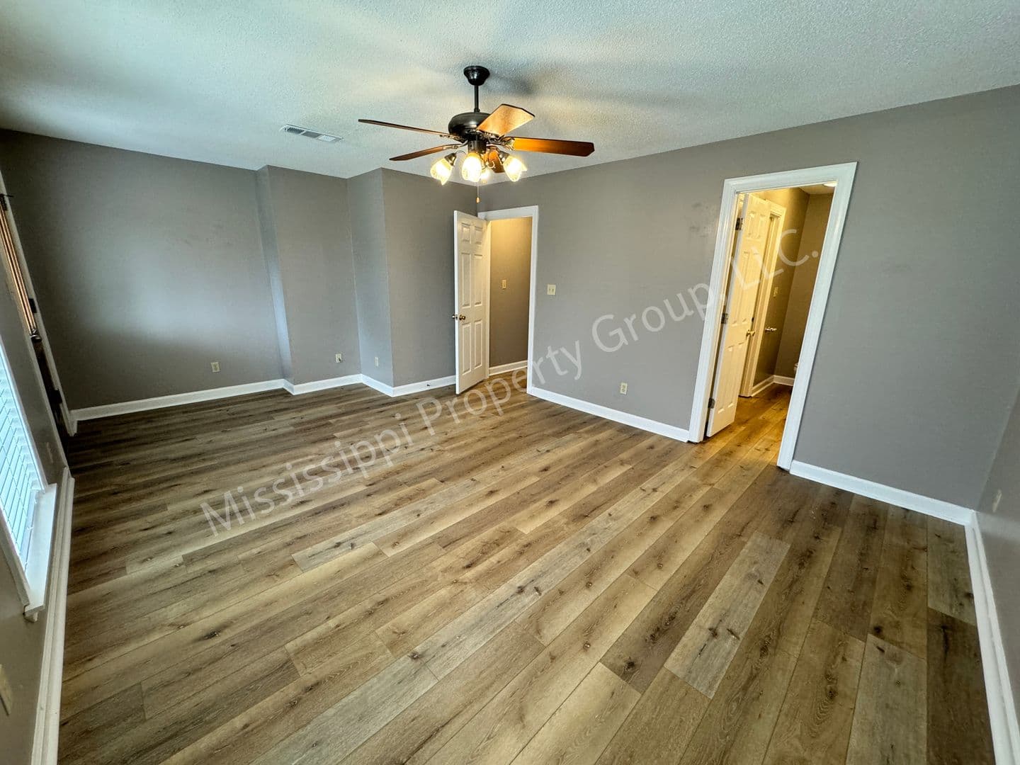 Oxford House: 402 Saddle Creek Blvd