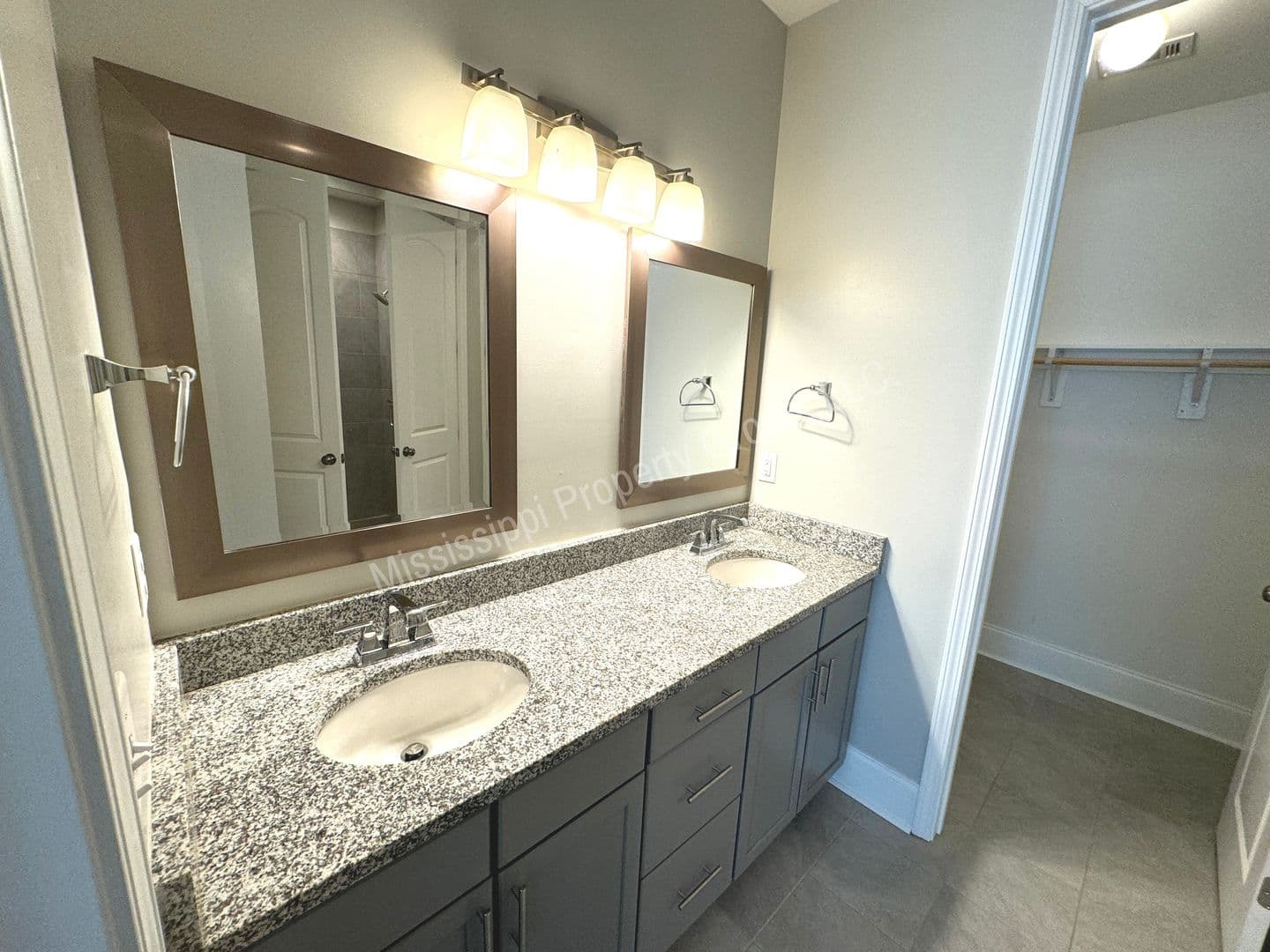 Oxford Townhome: 102 Farm View Drive, Unit 506