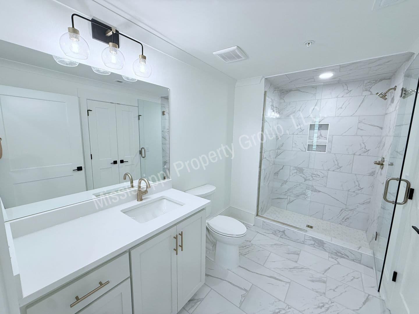 Oxford Apartment: 1000 North Lamar Blvd