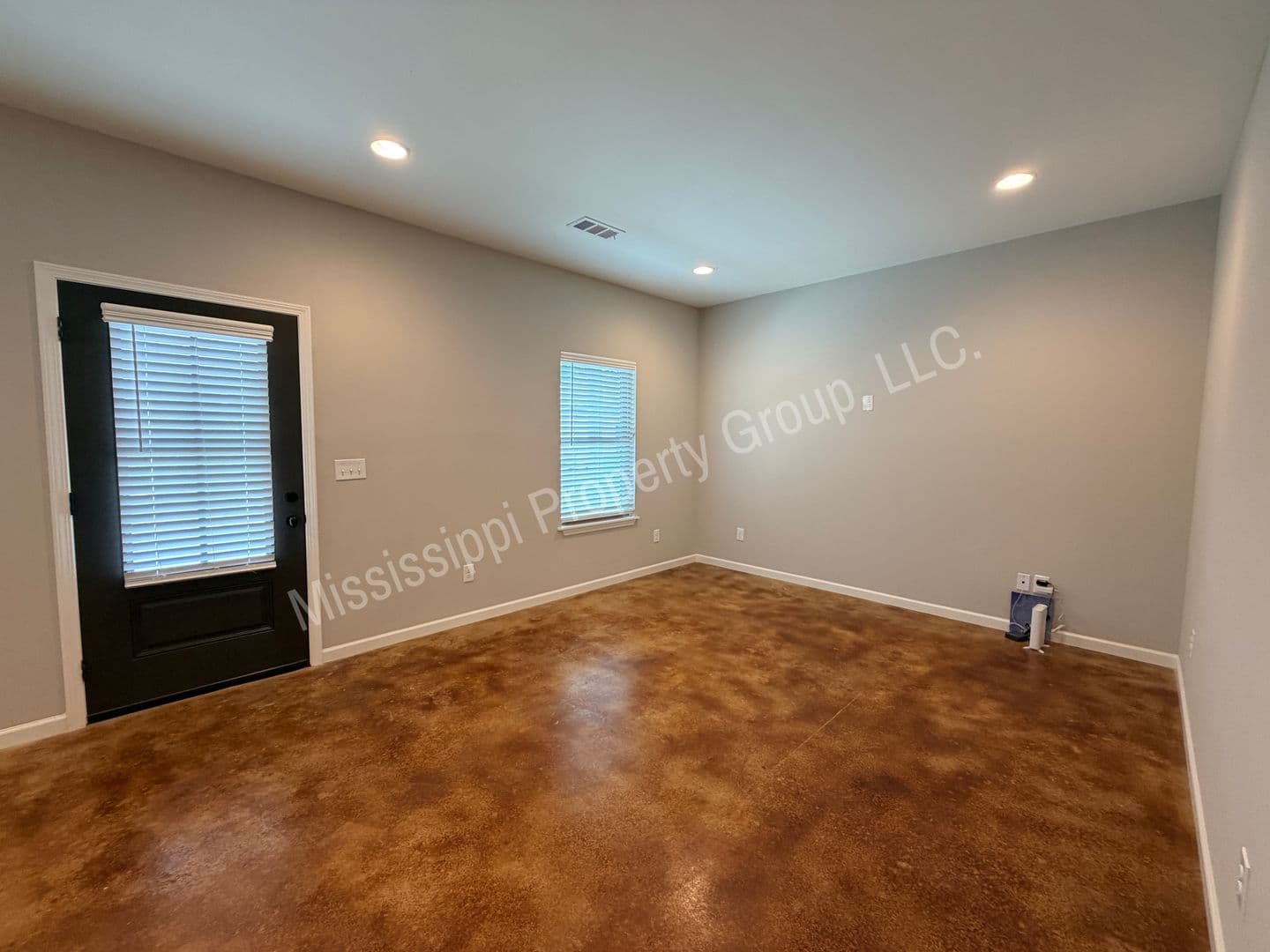 Oxford Townhome: 4851 S. Lamar Blvd