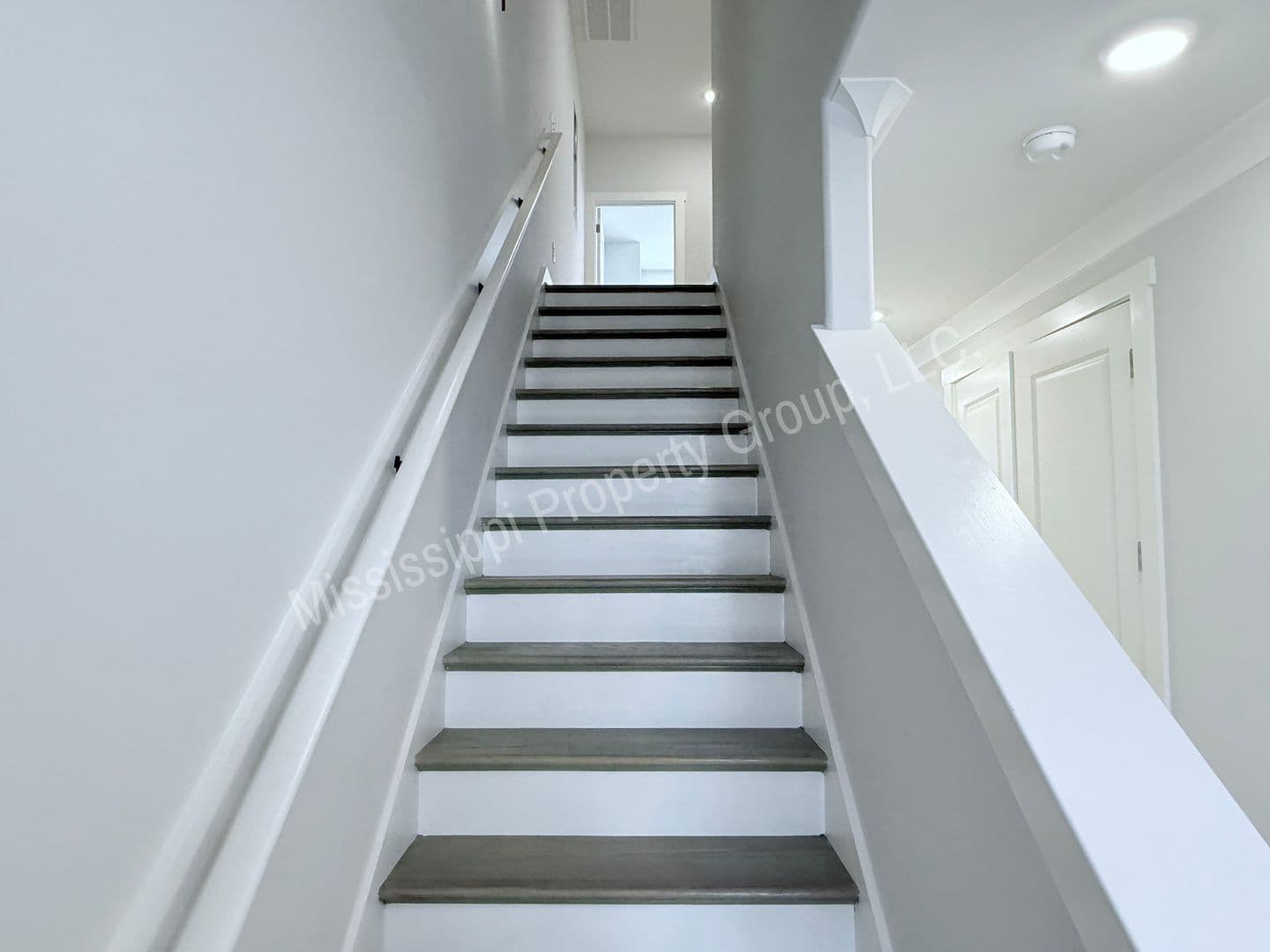 Oxford Townhome: 694 Miramar Lane