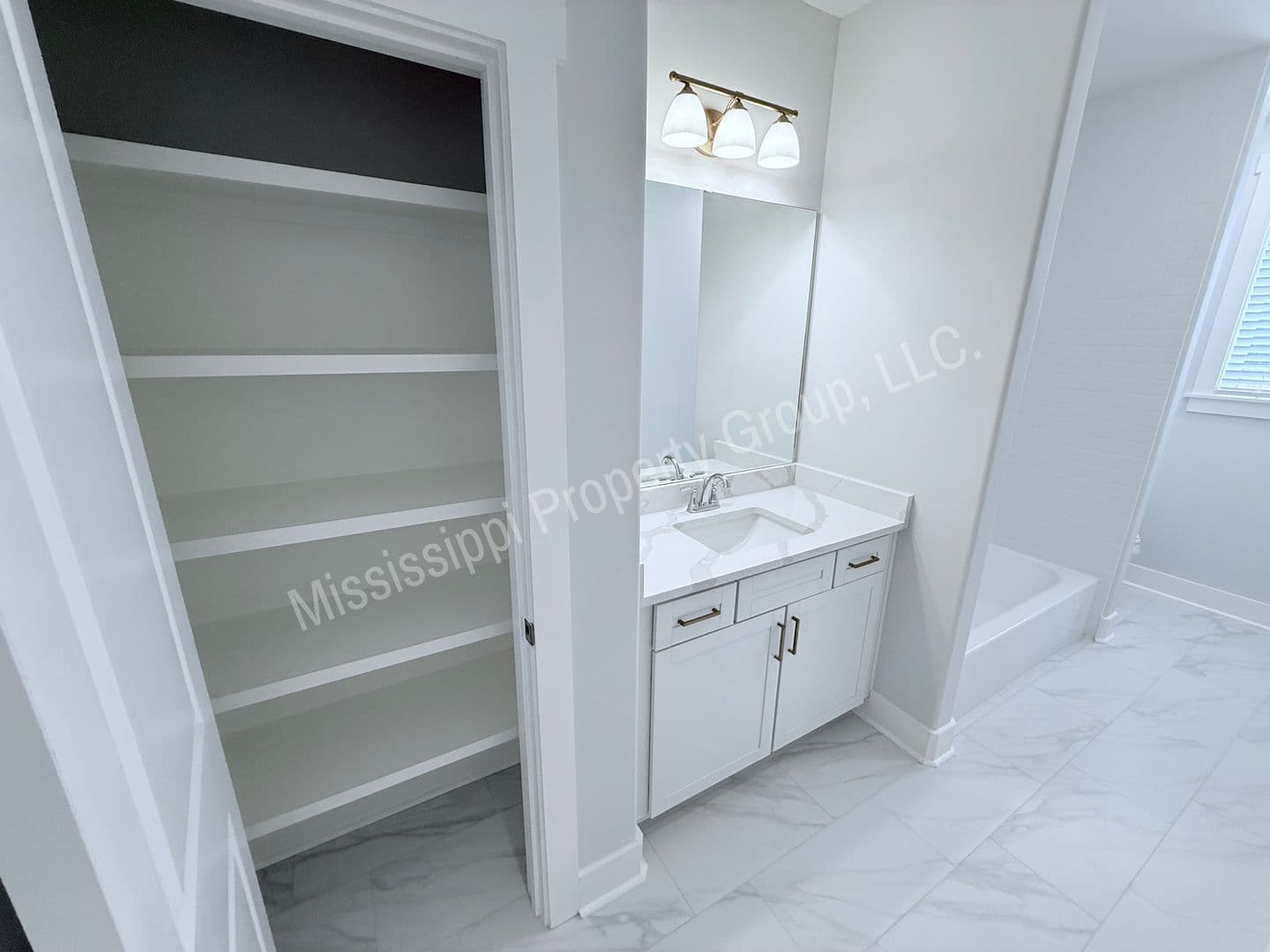 Oxford Townhome: 696 Miramar Lane