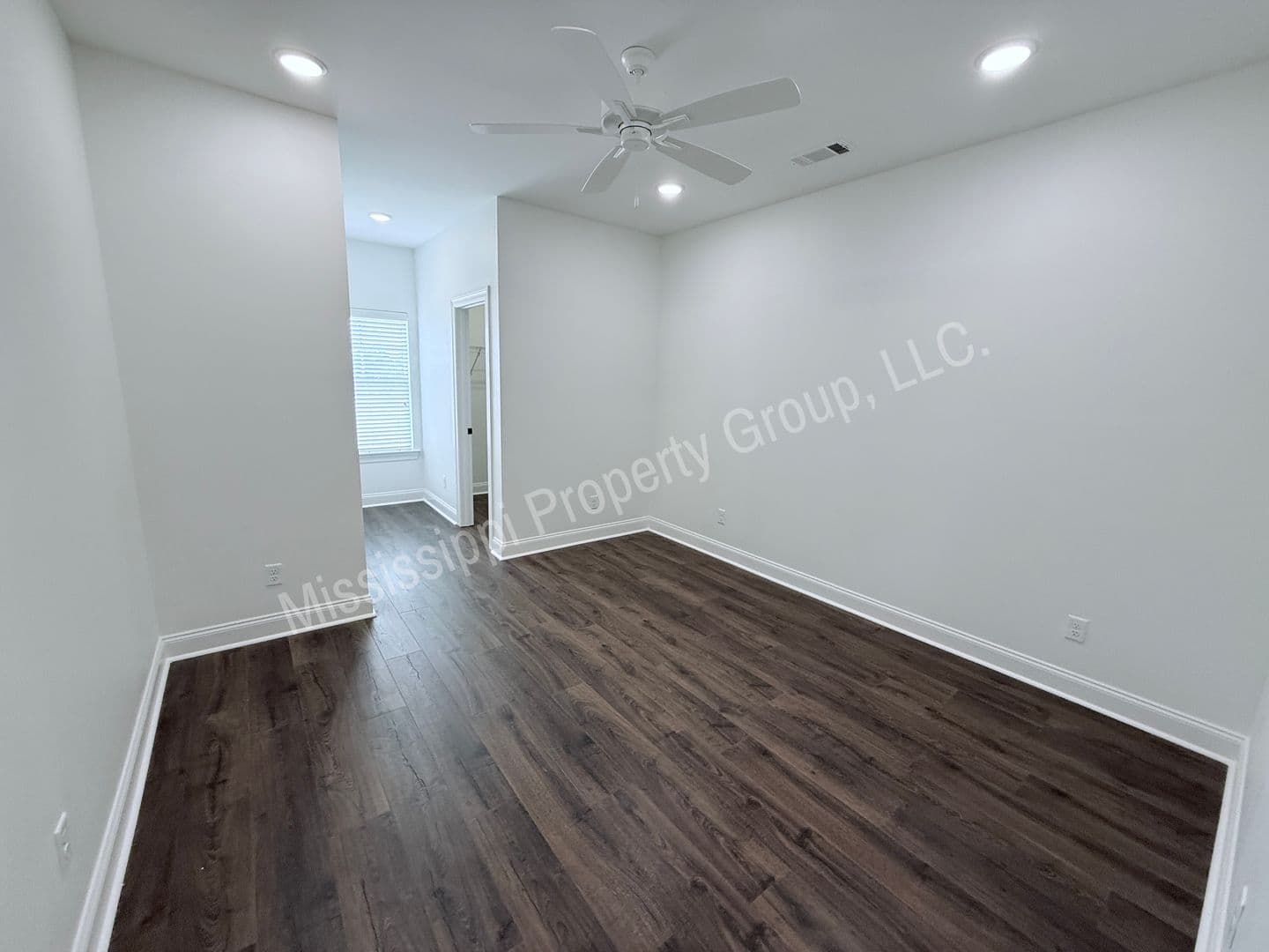 Oxford Townhome: 592 Meadow Crest Circle