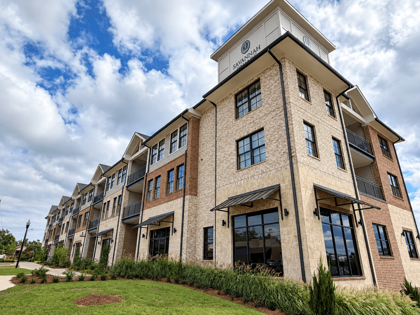 Oxford Apartment: 1000 North Lamar Blvd