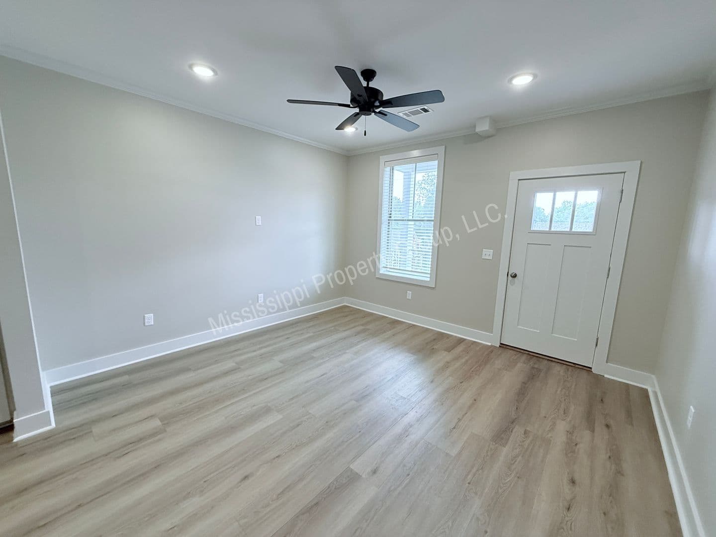 Oxford Apartment: 1207 Pleasant Drive