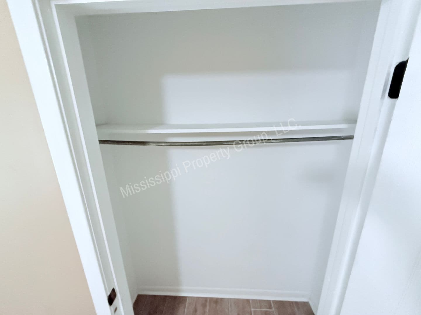 Oxford Apartment: CR 1057