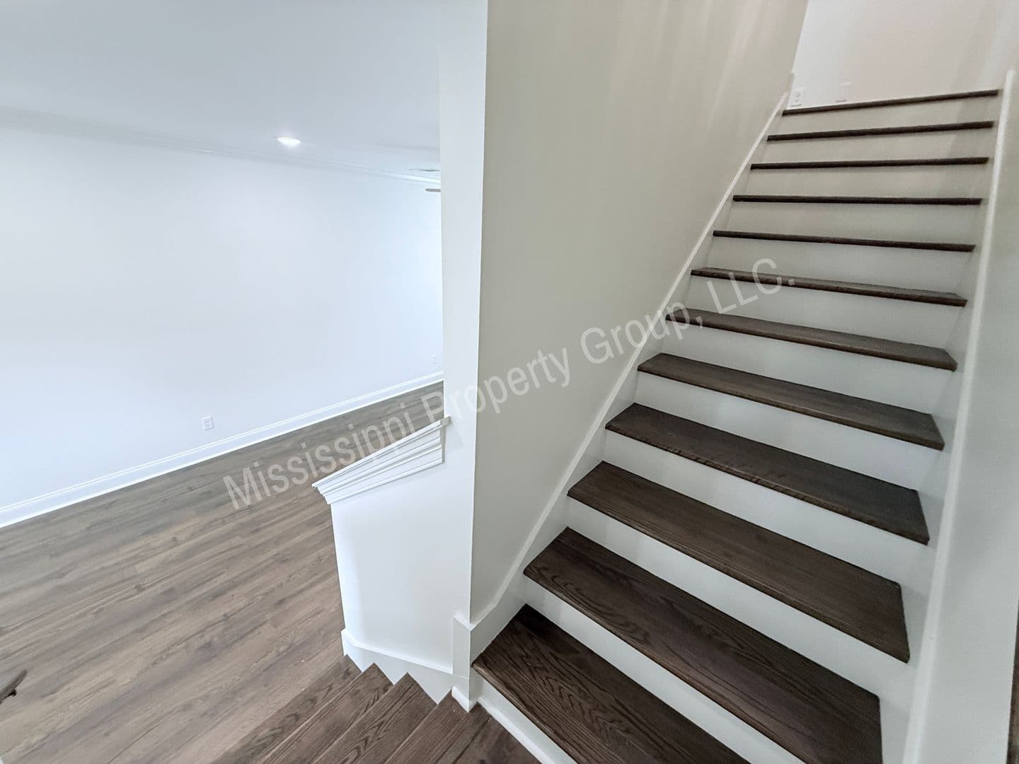 Oxford Townhome: 592 Meadow Crest Circle