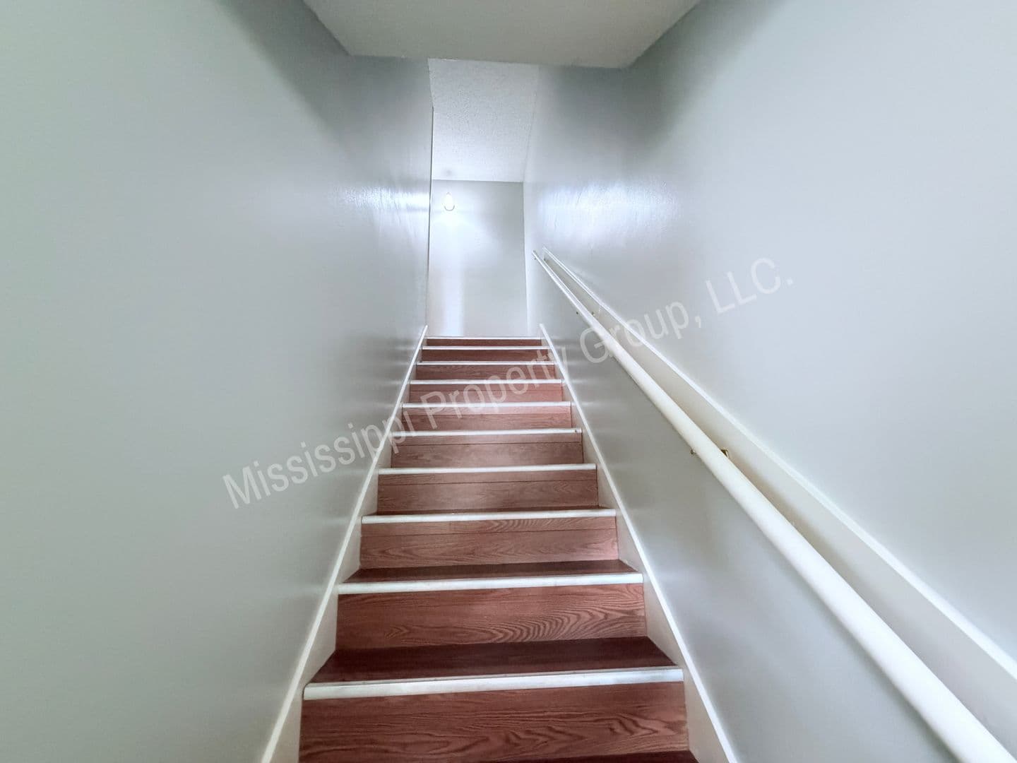 Oxford Townhome: 1017 Inverness Lane