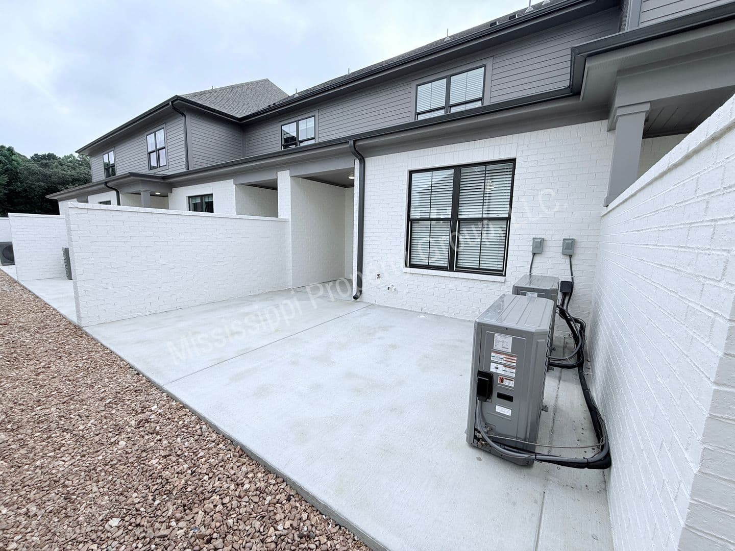 Oxford Townhome: 694 Miramar Lane