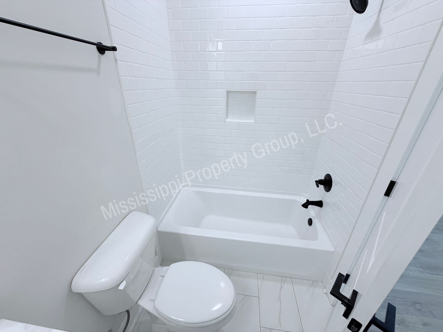 Oxford House: 409 Stillwater Lane